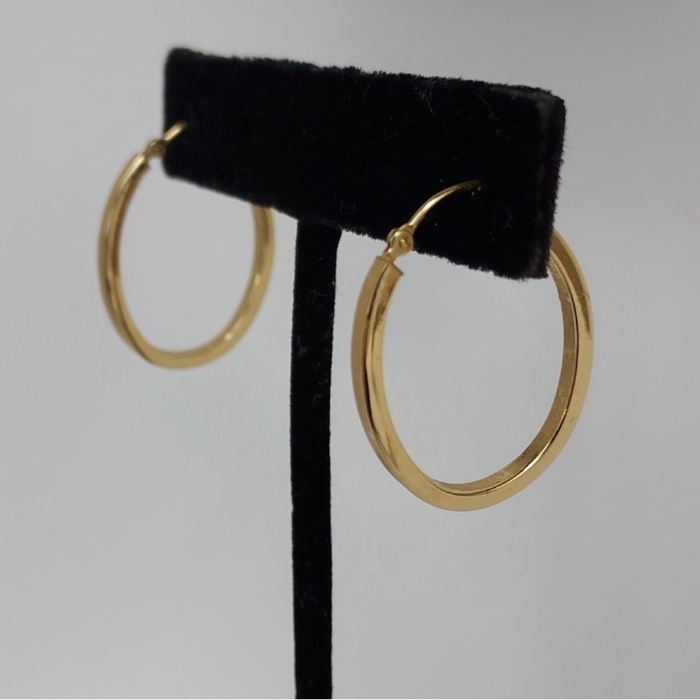 14k Gold Oval Hoop Earrings - Classic Women's Hoops